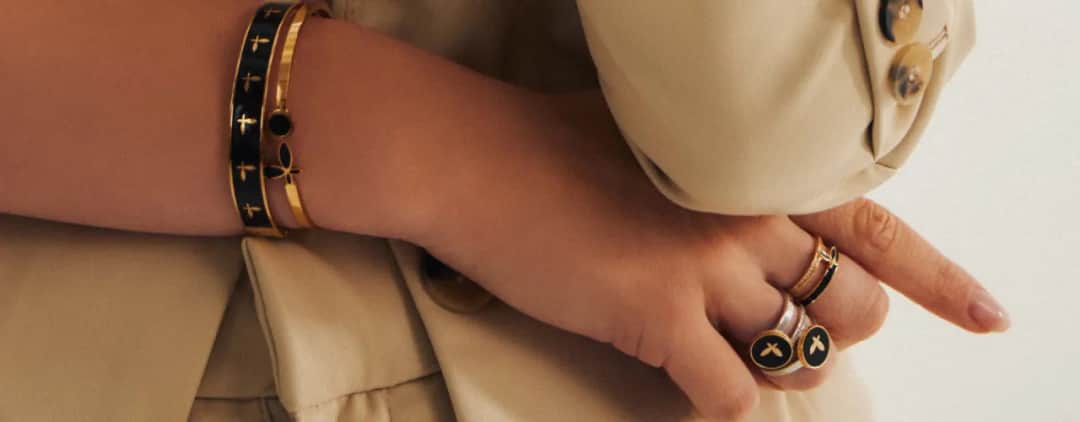 Odkryj sekrety: Jak nosić bransoletki stylowo i bez wpadek?