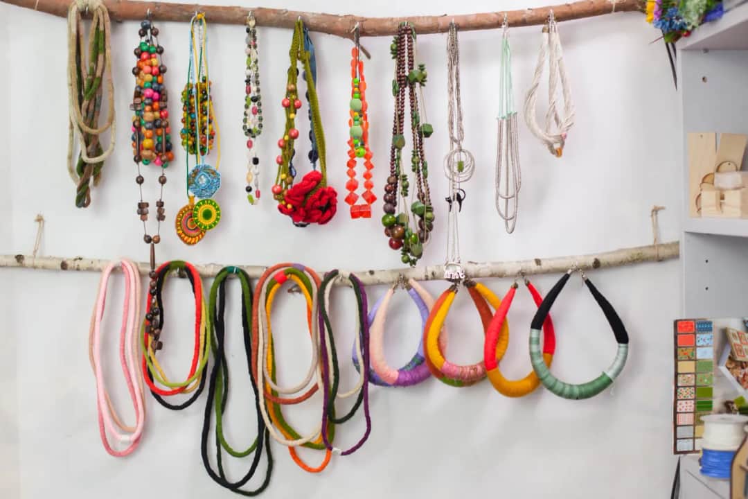 Jak przechowywać kolczyki? Koniec z plątaniną! Gotowe i DIY