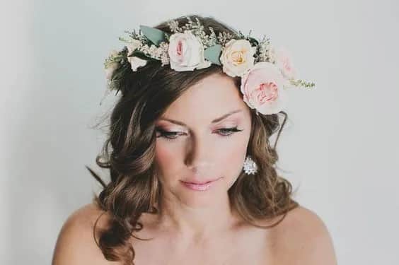 Jakie kolczyki do wianka? Dobierz idealne i olśnij!