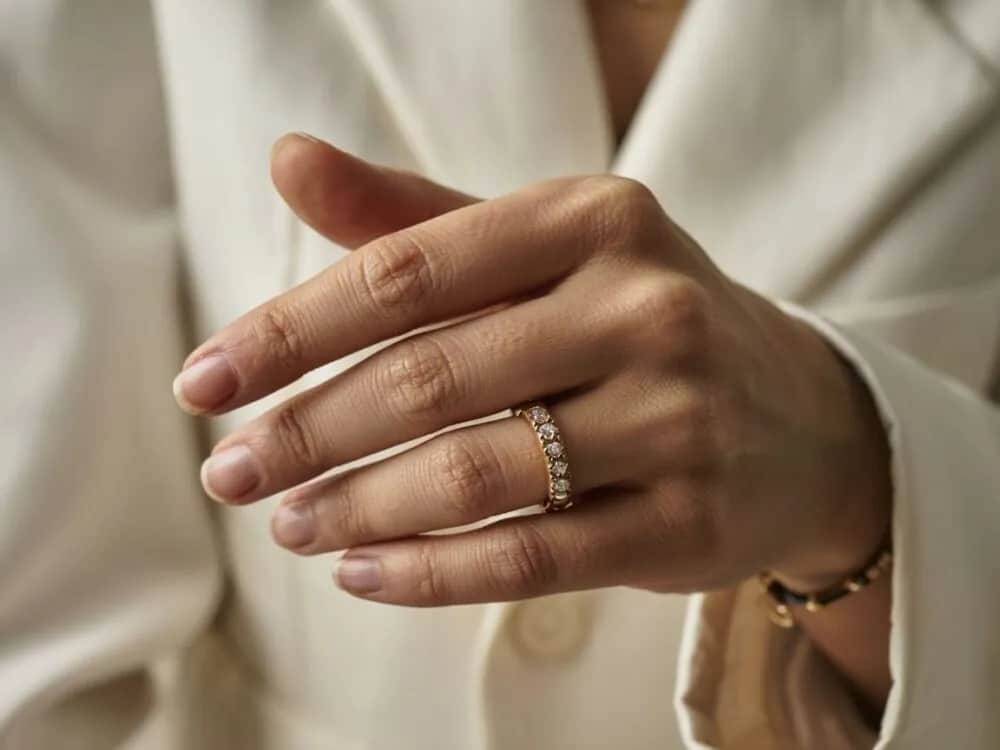 Obrączka w Polsce: prawa dłoń. Historia, zwyczaje i Twoje wybory