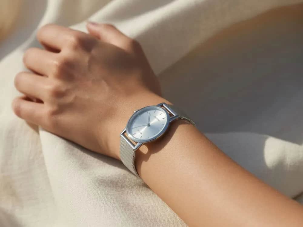 Zegarek na bransolecie: Wybierz idealny model. Przewodnik eksperta!